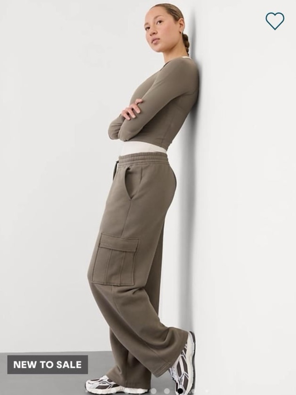 Athleta FOREVER FLEECE MID RISE CARGO
PANT Medium